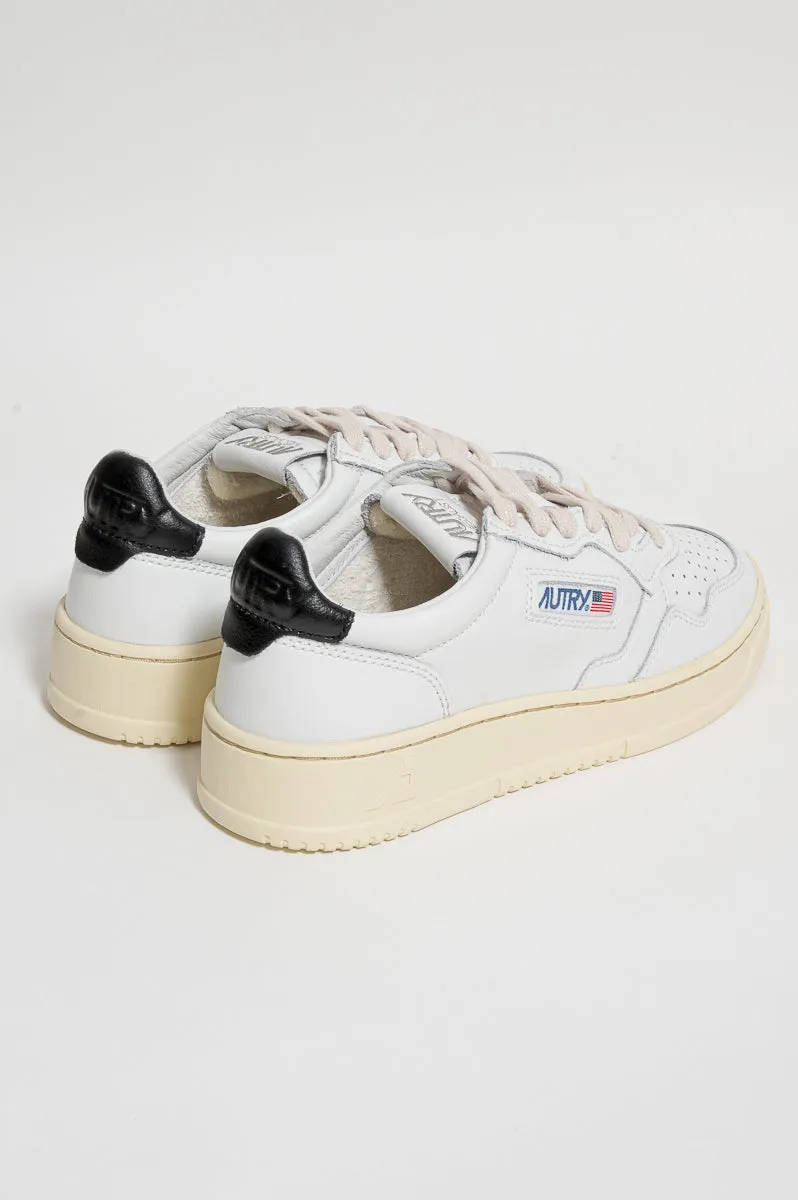 Sneakers Medalist Low 2001