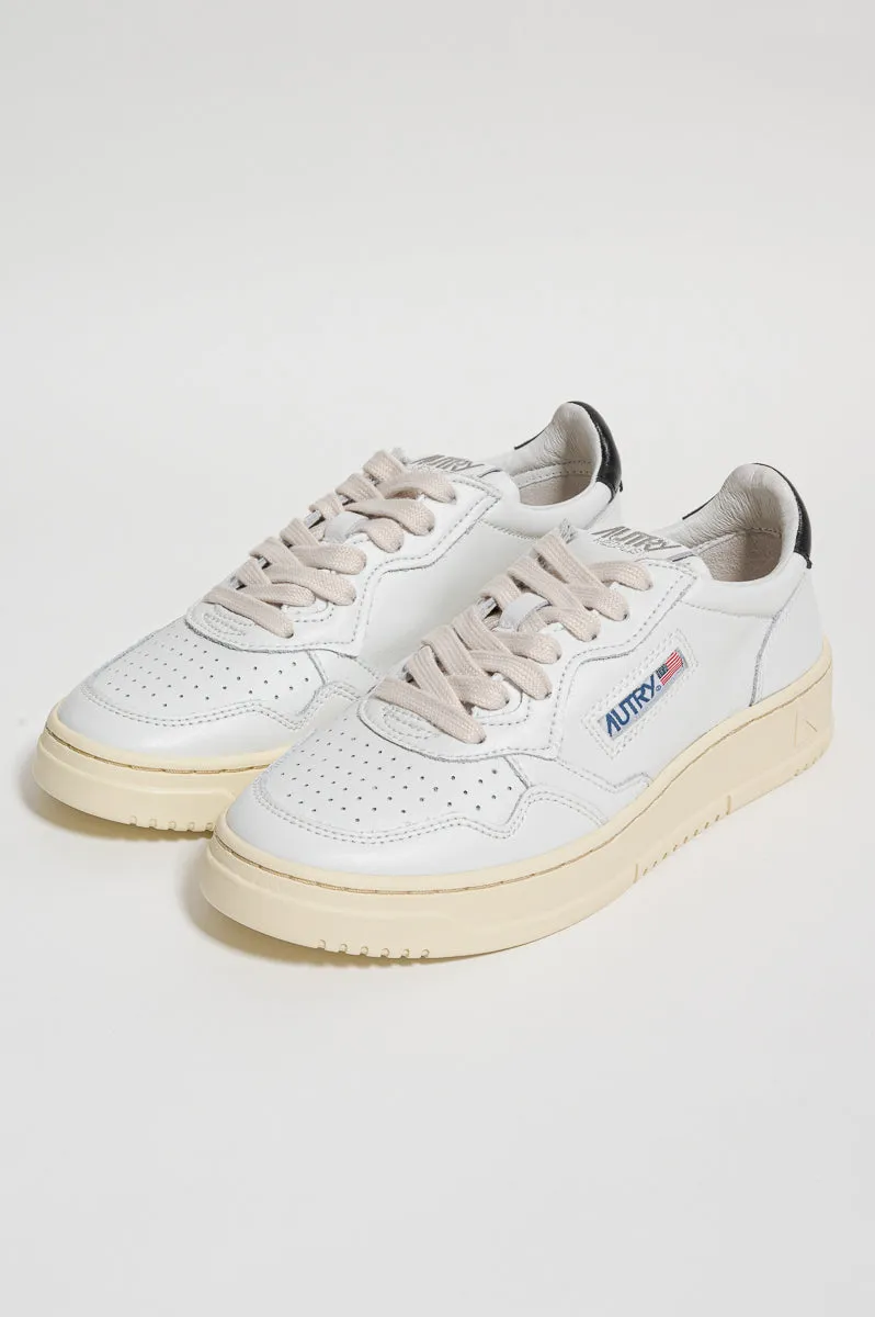 Sneakers Medalist Low 2001
