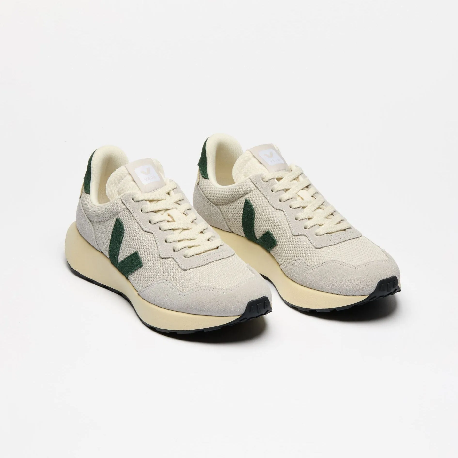VEJA Paulistana Alveomesh Men's Trainer in Natural/Cyprus