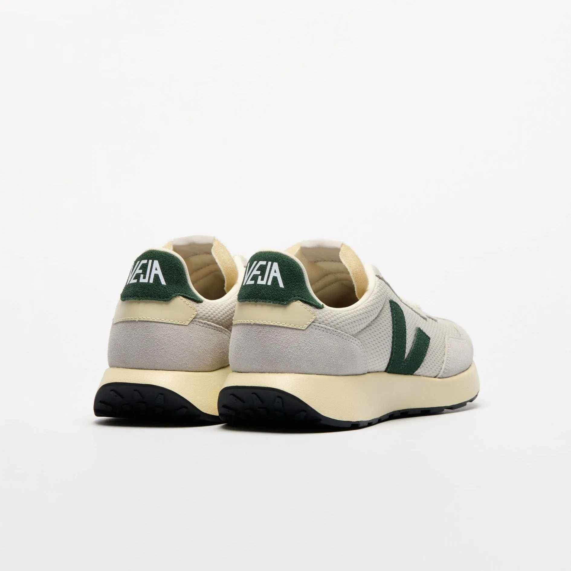 VEJA Paulistana Alveomesh Men's Trainer in Natural/Cyprus